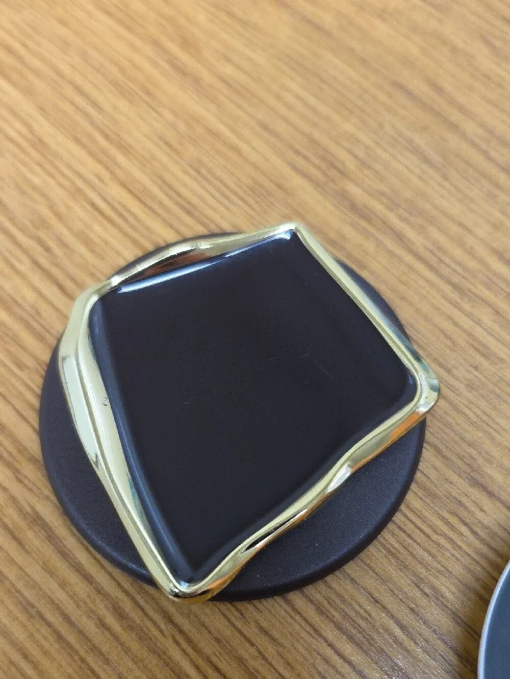 Two Magsafe Popsockets - Picture 3 of 4